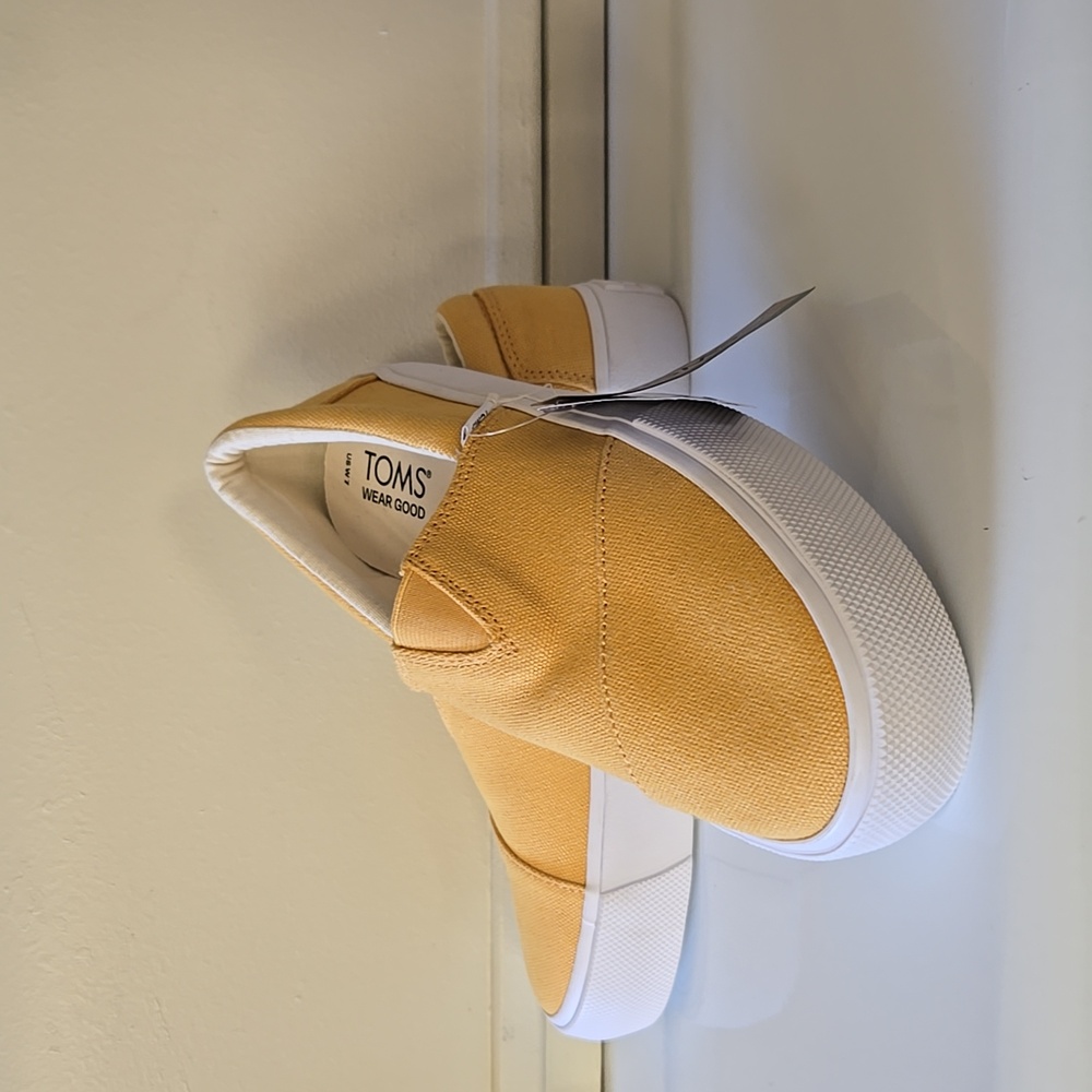 NWT Wms Toms Yellow Canvas Sneakers Size 7